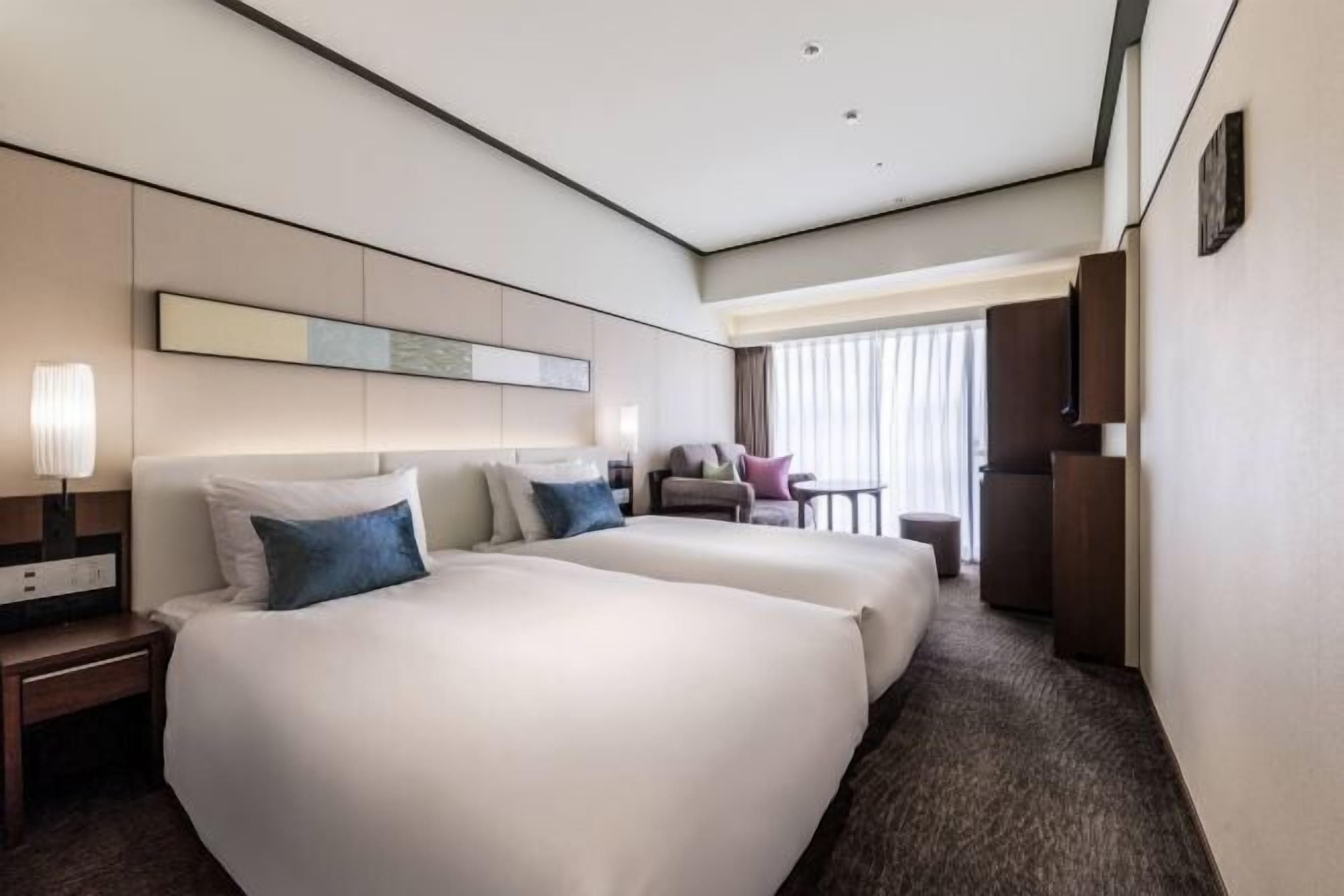 Cofres nos quartos, cortinas blackout, Wi-Fi de cortesia, roupa de cama