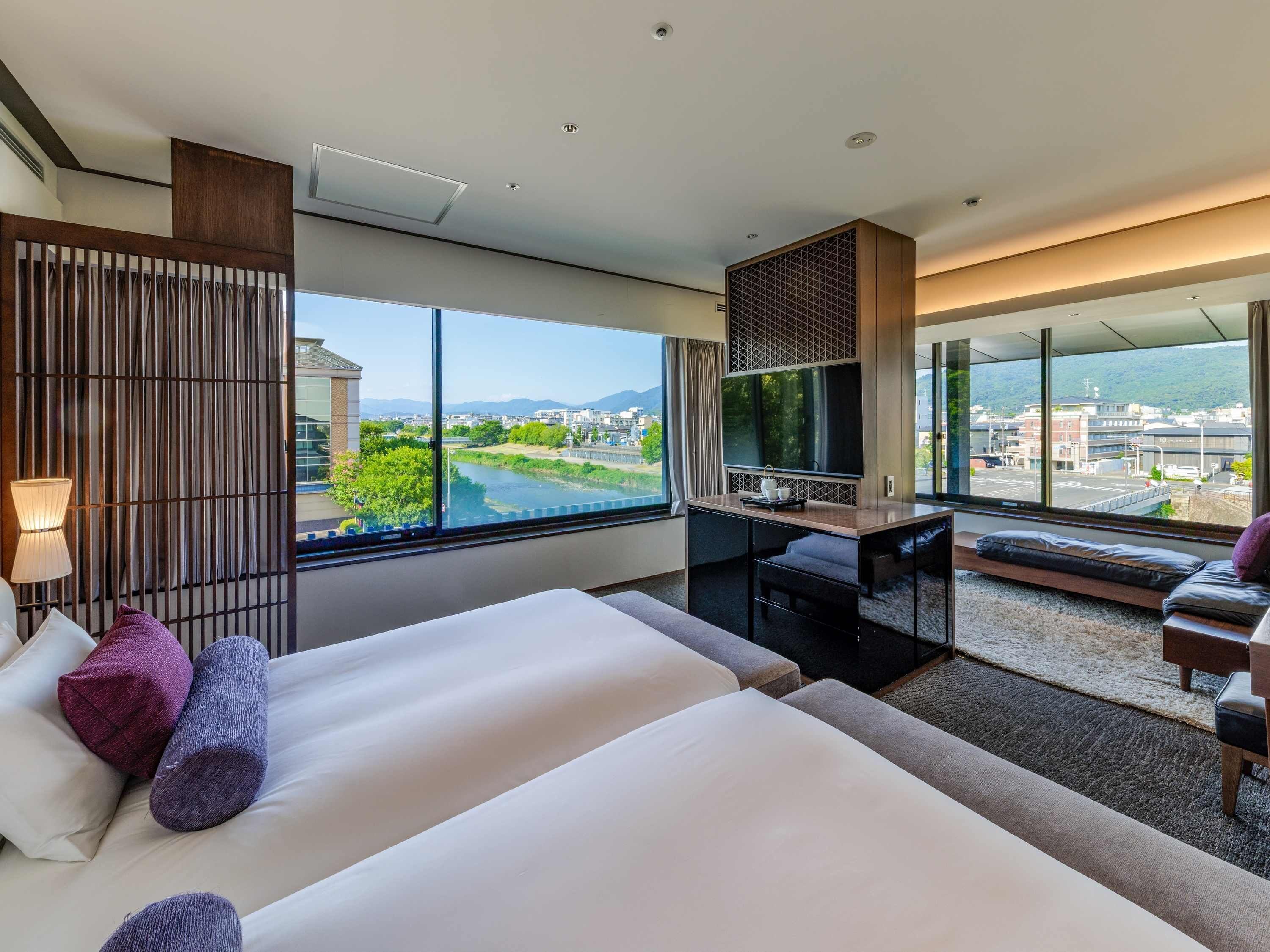 セーフティボックス (室内)、遮光カーテン、WiFi (無料)、ベッドシーツ