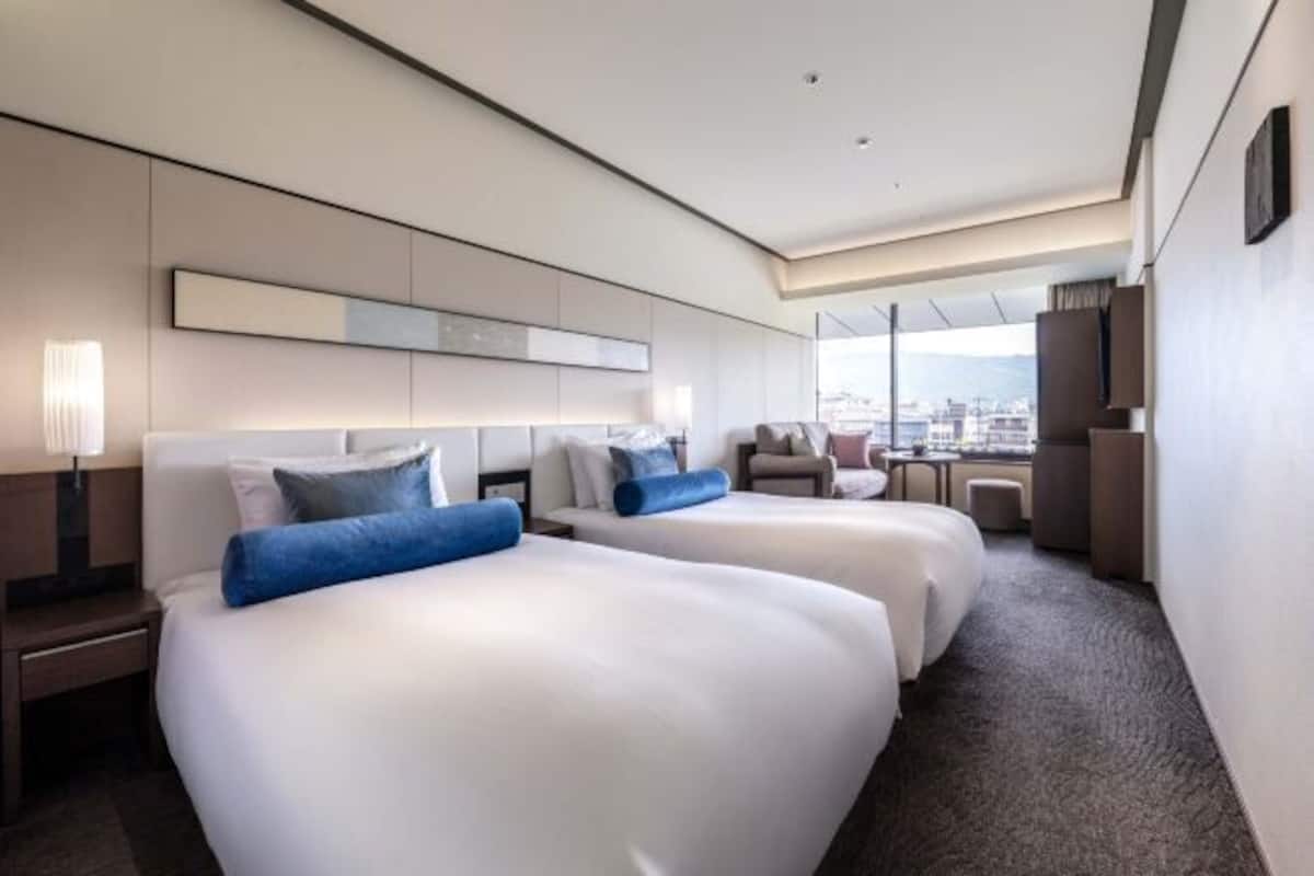 Cofres nos quartos, cortinas blackout, Wi-Fi de cortesia, roupa de cama