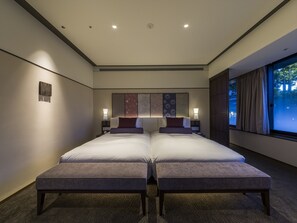 In-room safe, blackout curtains, free WiFi, bed sheets