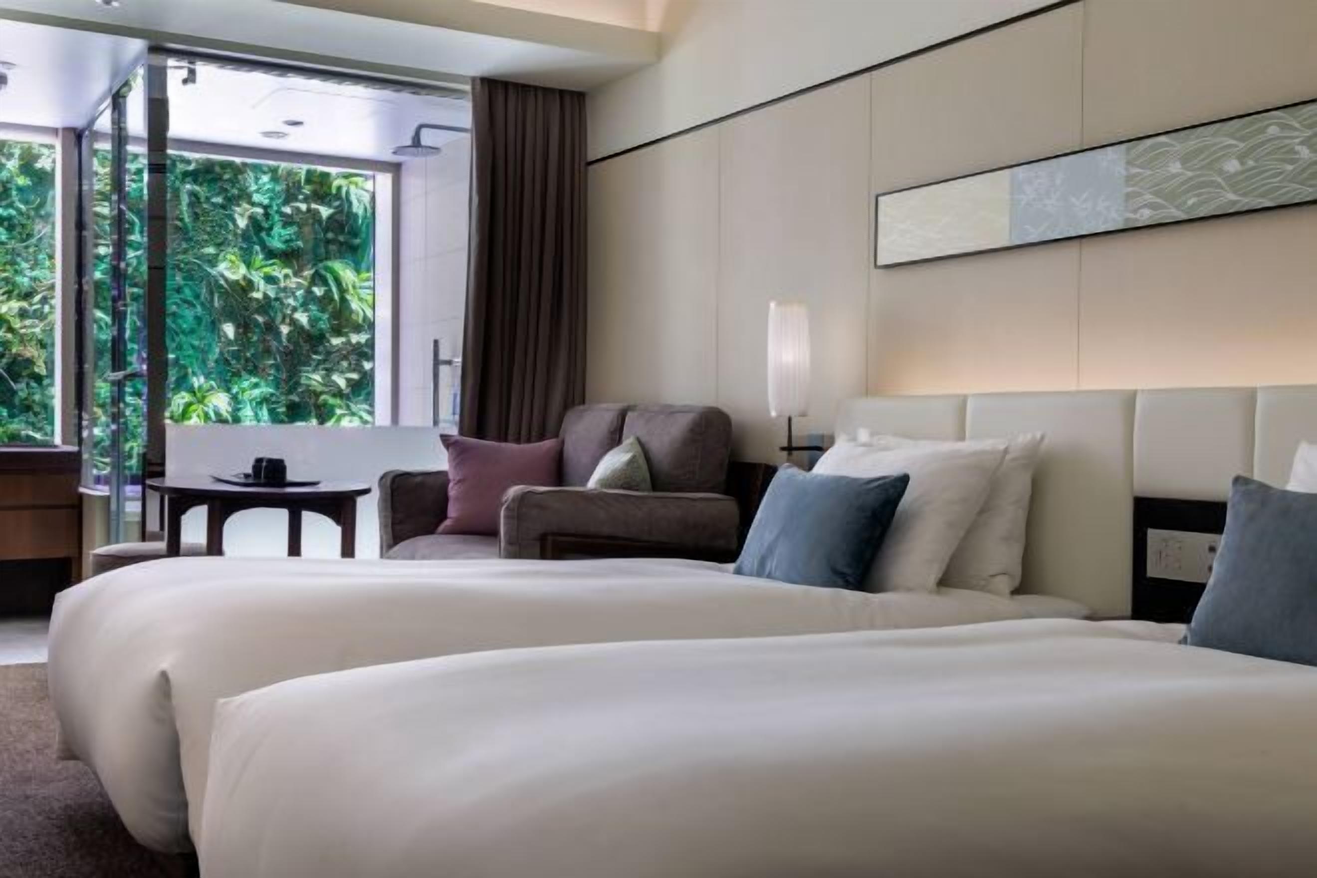 Cofres nos quartos, cortinas blackout, Wi-Fi de cortesia, roupa de cama