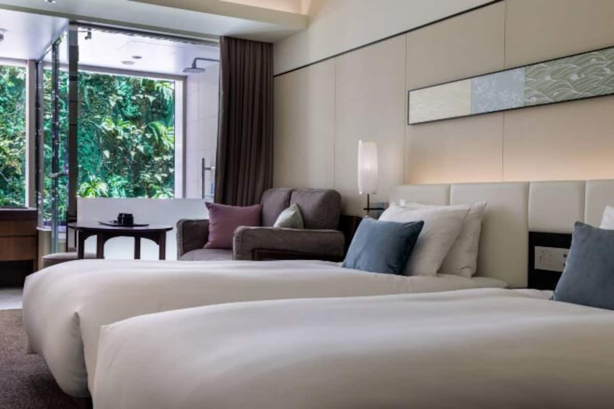 Cofres nos quartos, cortinas blackout, Wi-Fi de cortesia, roupa de cama