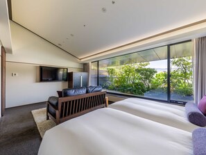 Cofres nos quartos, cortinas blackout, Wi-Fi de cortesia, roupa de cama