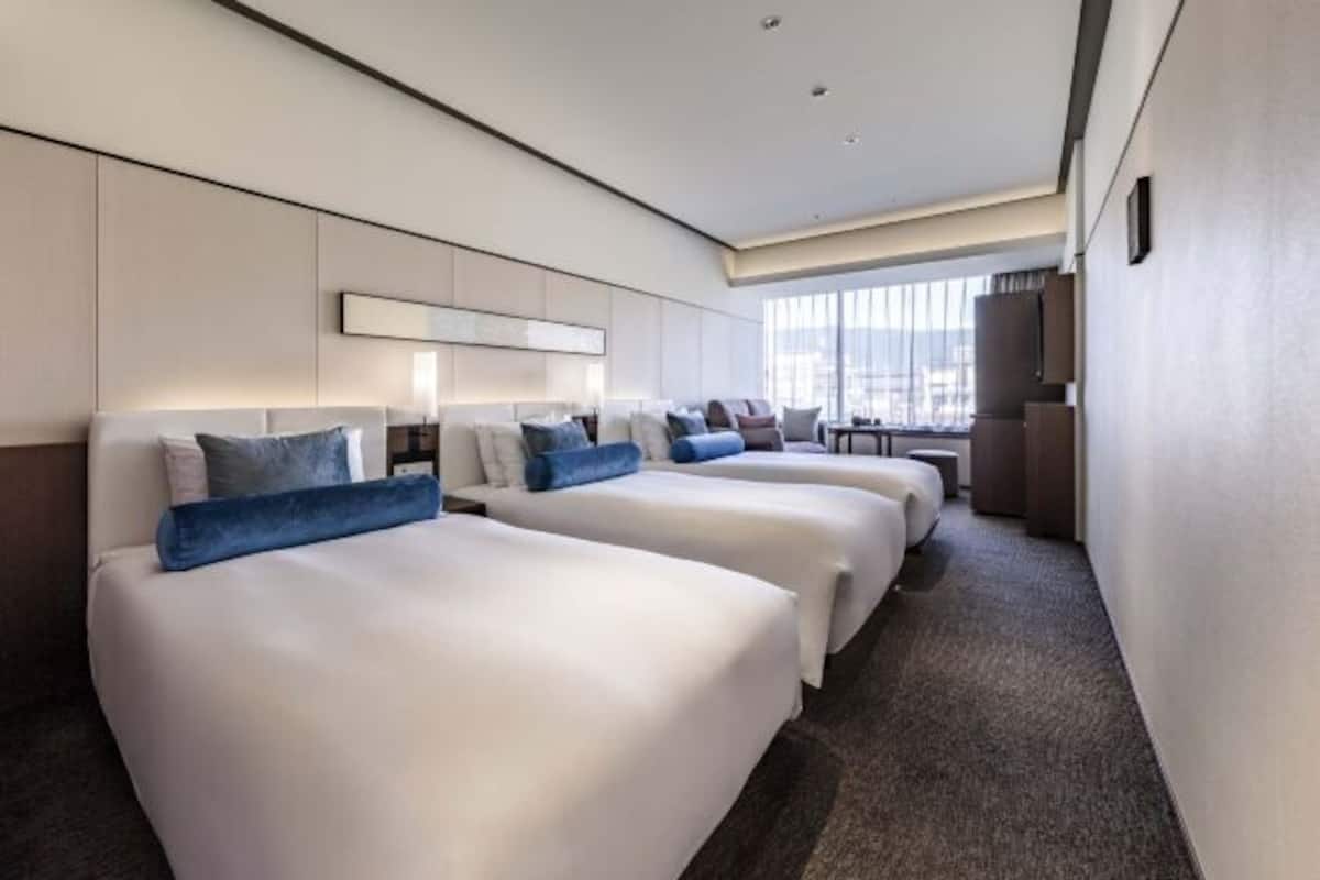 Cofres nos quartos, cortinas blackout, Wi-Fi de cortesia, roupa de cama