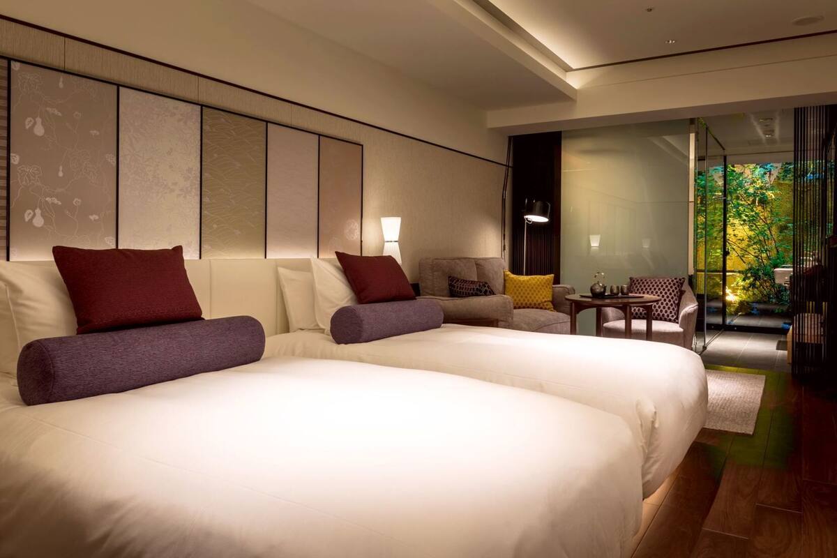 In-room safe, blackout curtains, free WiFi, bed sheets
