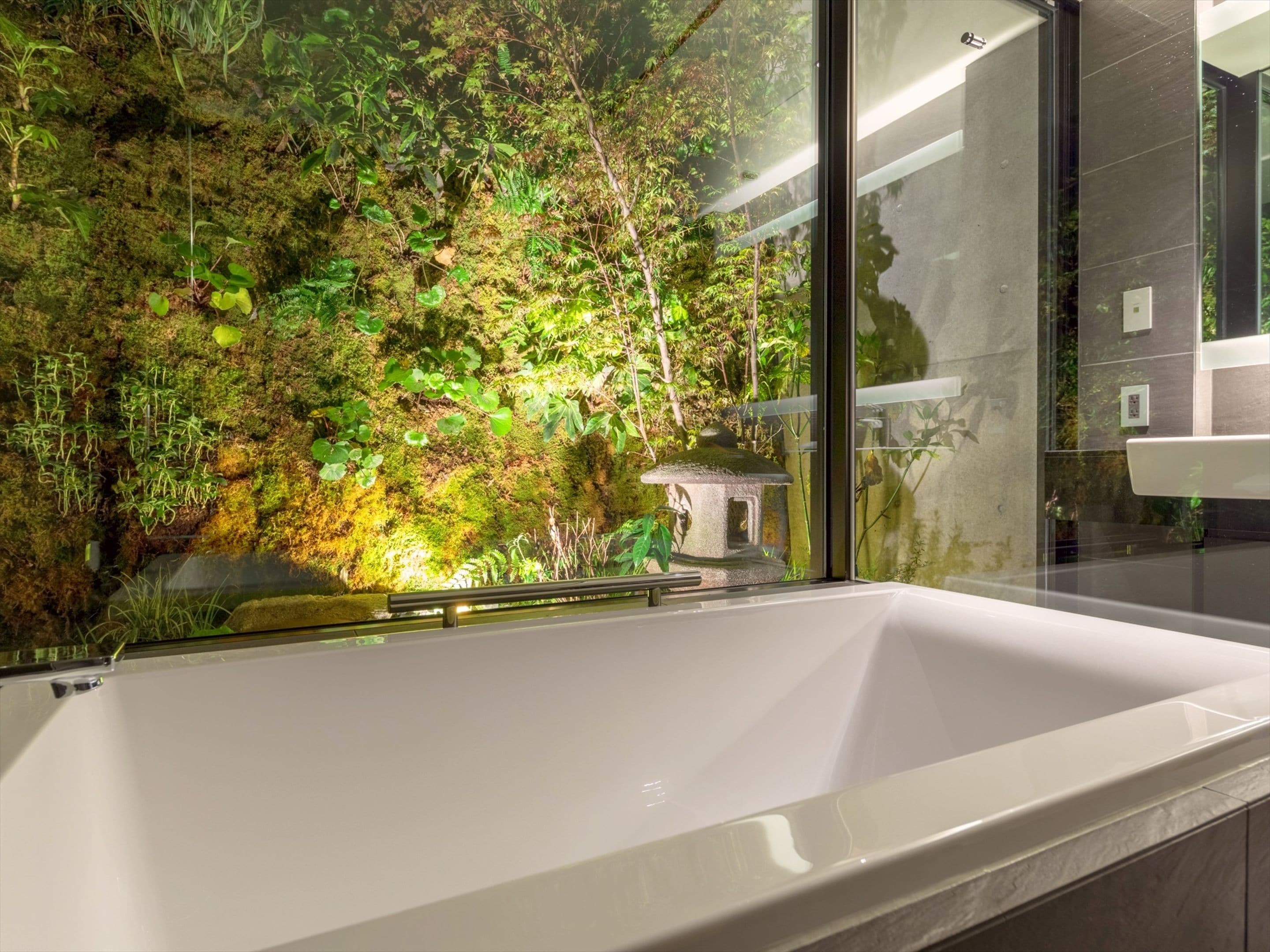 garden suite, non smoking | bathroom | separate bathtub and shower, rainfall showerhead, free toiletries