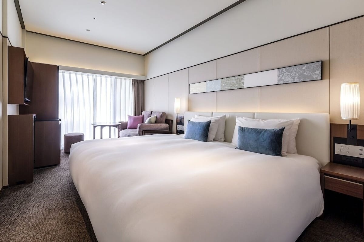 In-room safe, blackout curtains, free WiFi, bed sheets
