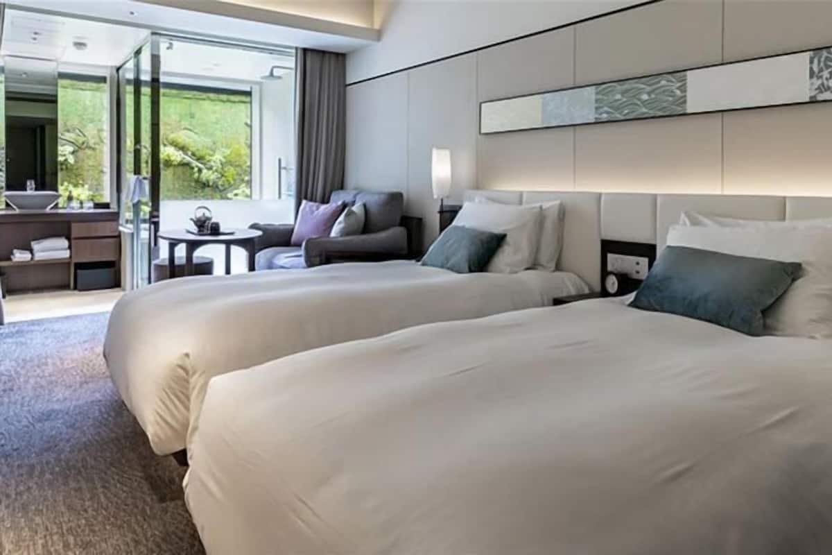 In-room safe, blackout curtains, free WiFi, bed sheets