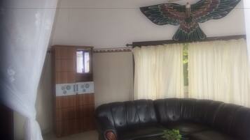 Family Room | Desk, rollaway beds, free WiFi, bed sheets