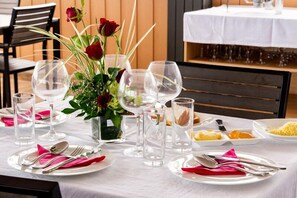 Kontinental frukost varje dag (EUR 5.00 per person)