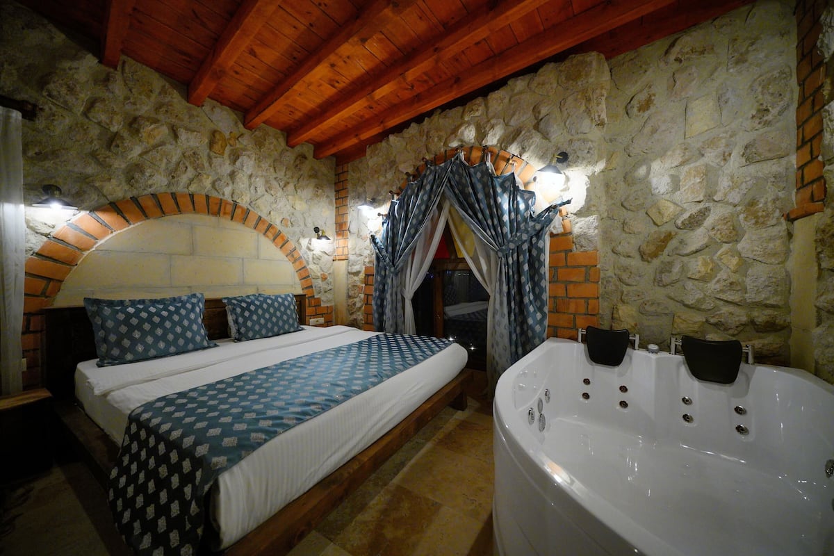HABIB AGA Deluxe Stone Room with Valley View | 1 habitación, ropa de cama de alta calidad y camas Tempur-Pedic