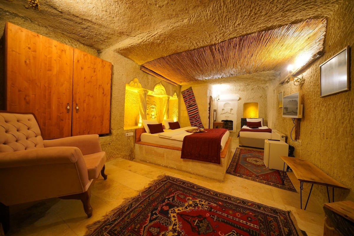 DESTI Triple Cave Room | 1 habitación, ropa de cama de alta calidad y camas Tempur-Pedic