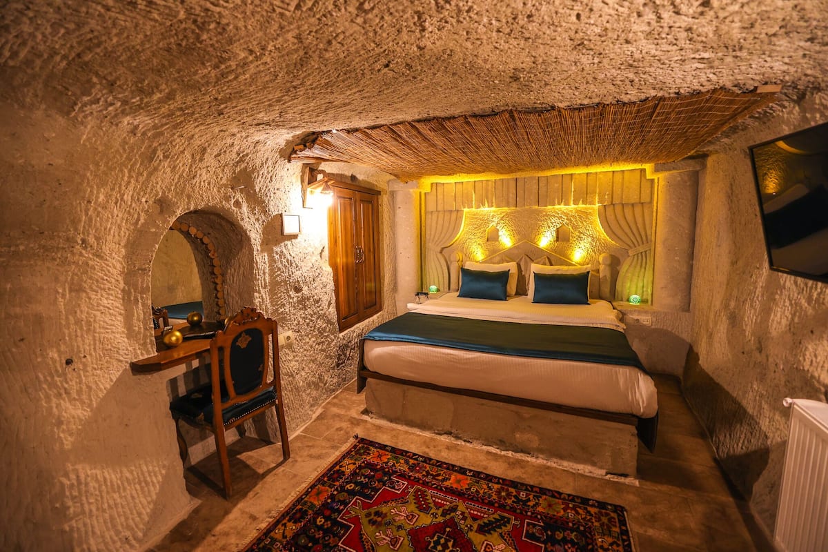 SAMI AGA Deluxe Cave Room with Bathtub & Terrace | 1 habitación, ropa de cama de alta calidad y camas Tempur-Pedic