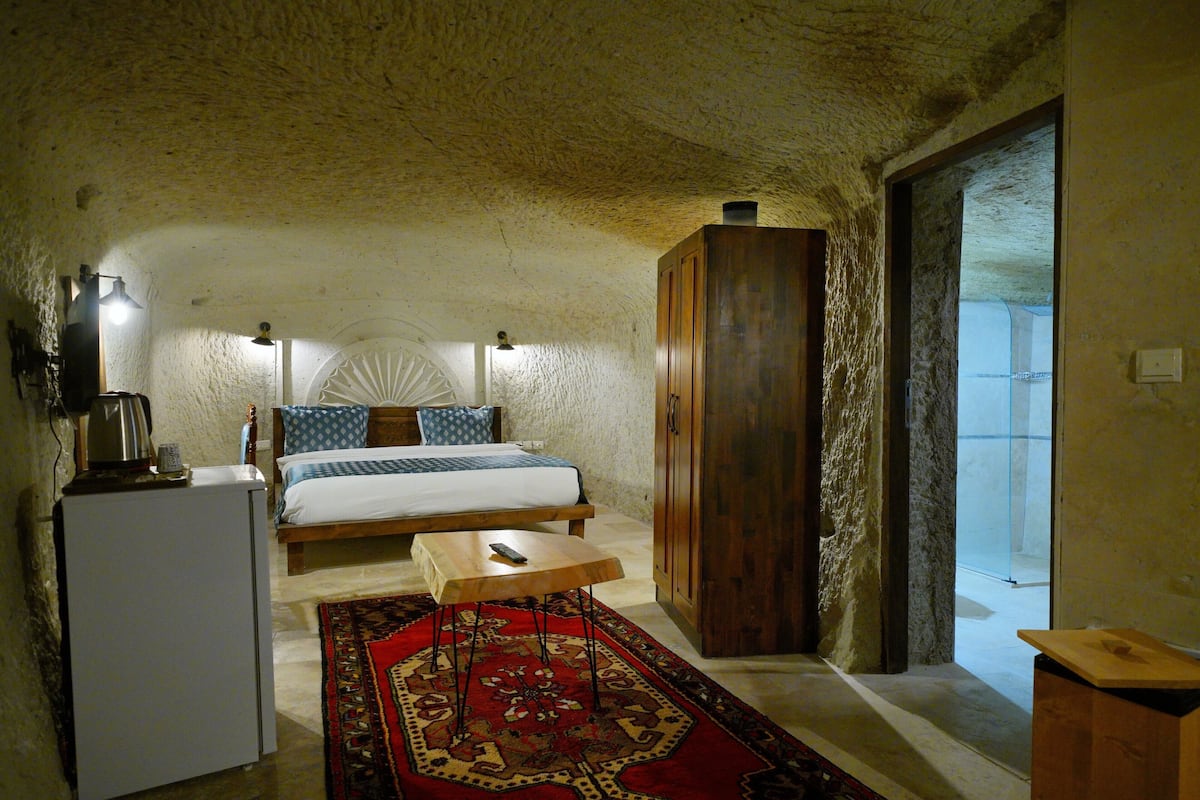 HITIT King Cave Room | 1 habitación, ropa de cama de alta calidad y camas Tempur-Pedic