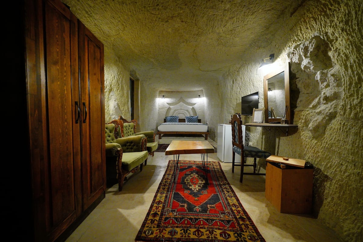 OTTOMAN Deluxe Queen Cave Room | 1 habitación, ropa de cama de alta calidad y camas Tempur-Pedic