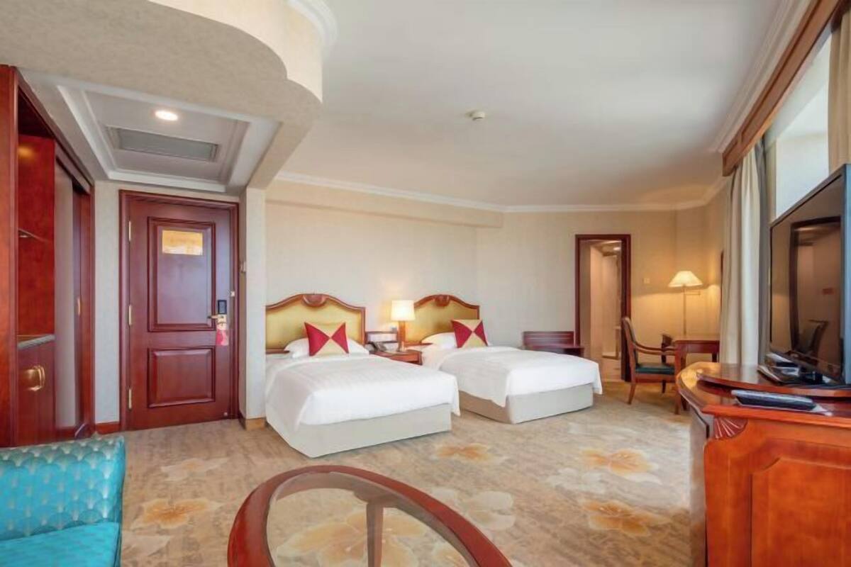 1 chambre, minibar, coffres-forts dans les chambres, bureau