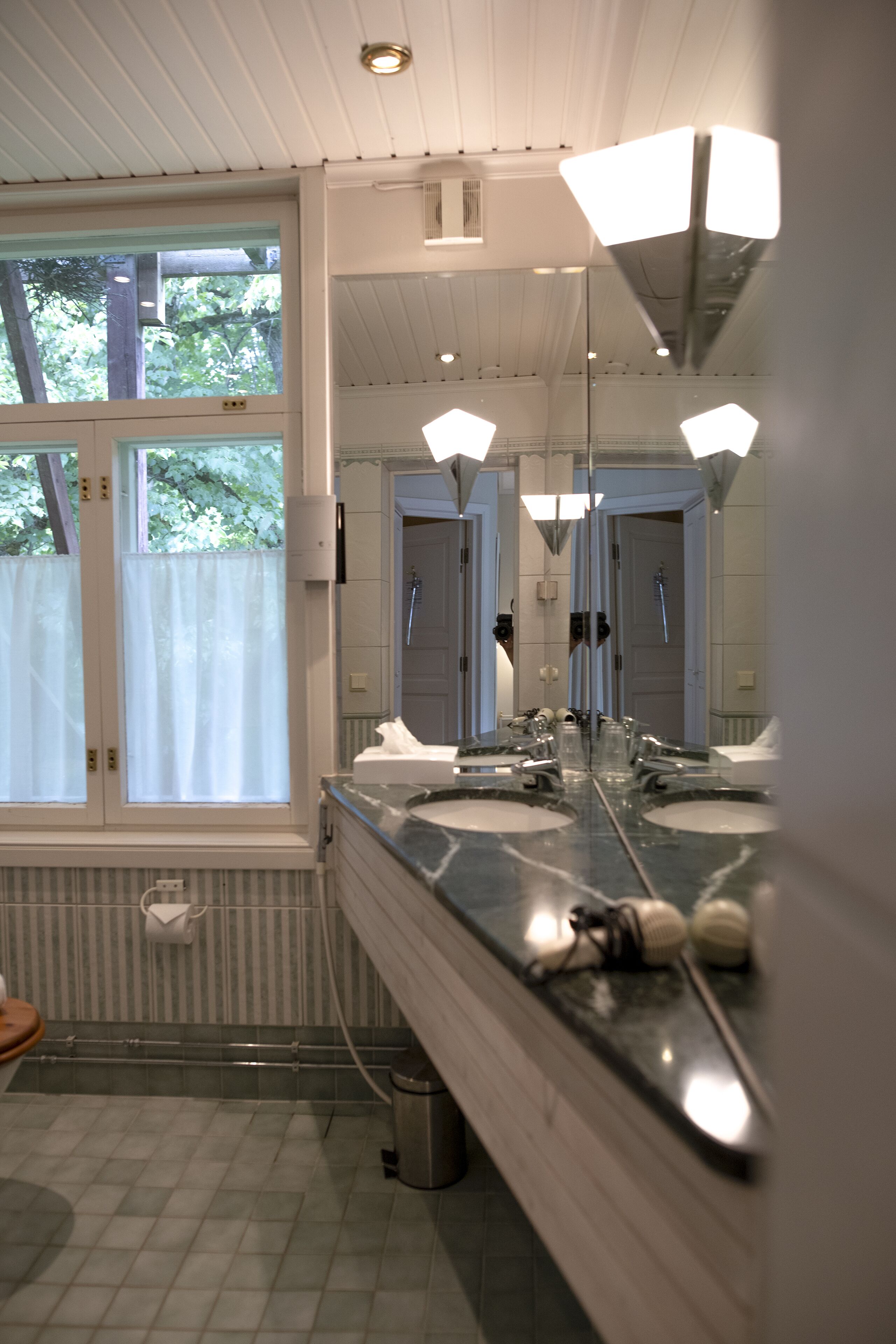 shingle house twin pet+ | bathroom | shower, hair dryer, bidet, heated floors