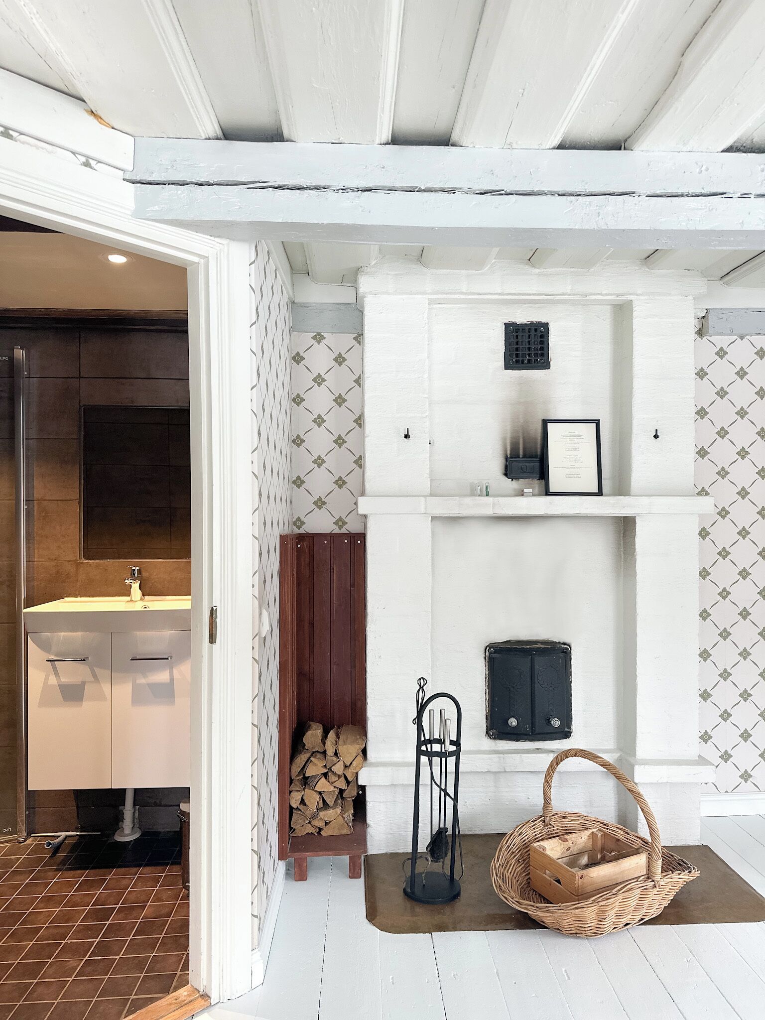 small cottage twin bs fireplace p | 1 bedroom, individually decorated, individually furnished