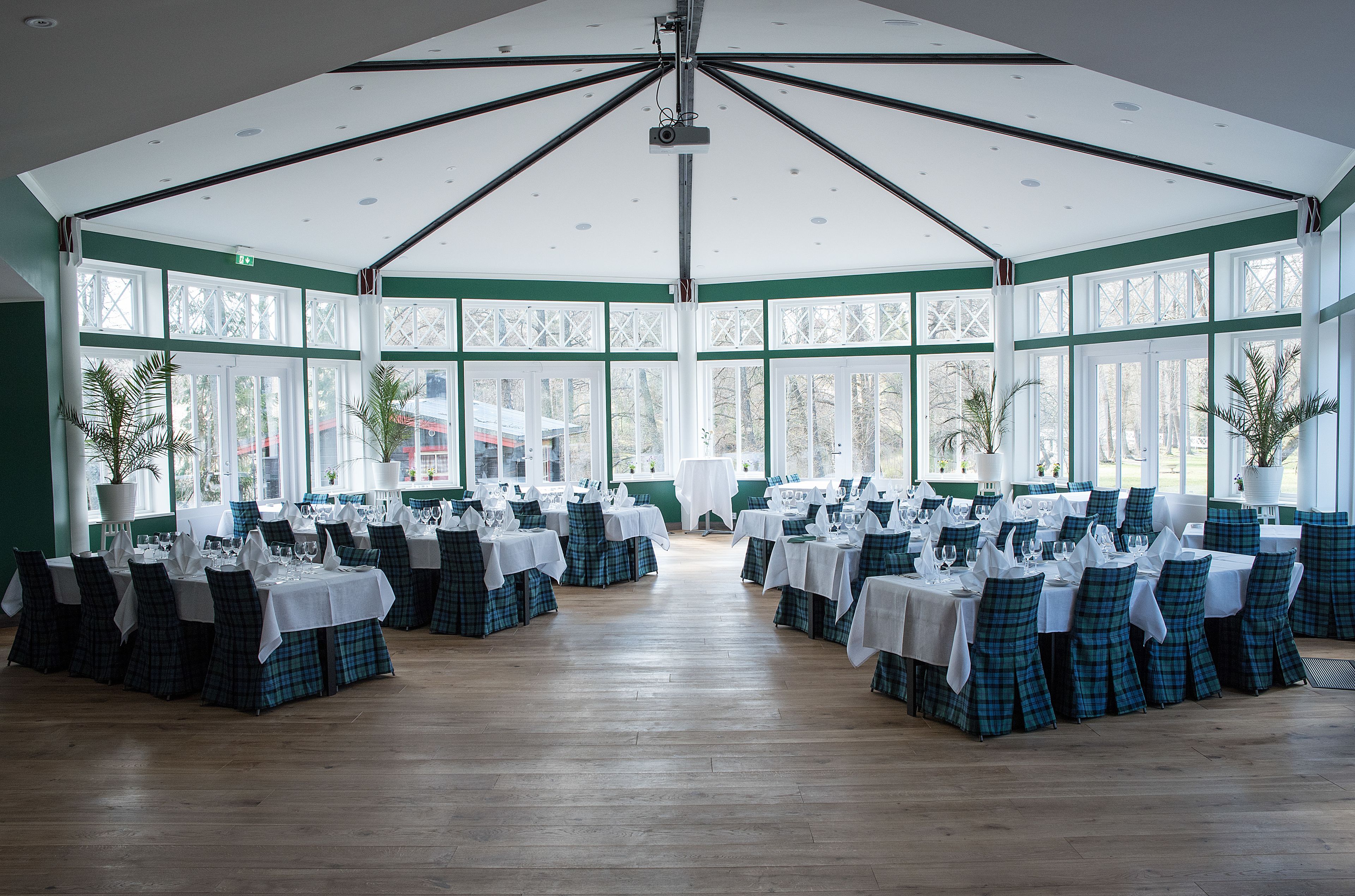 Lunch and dinner served