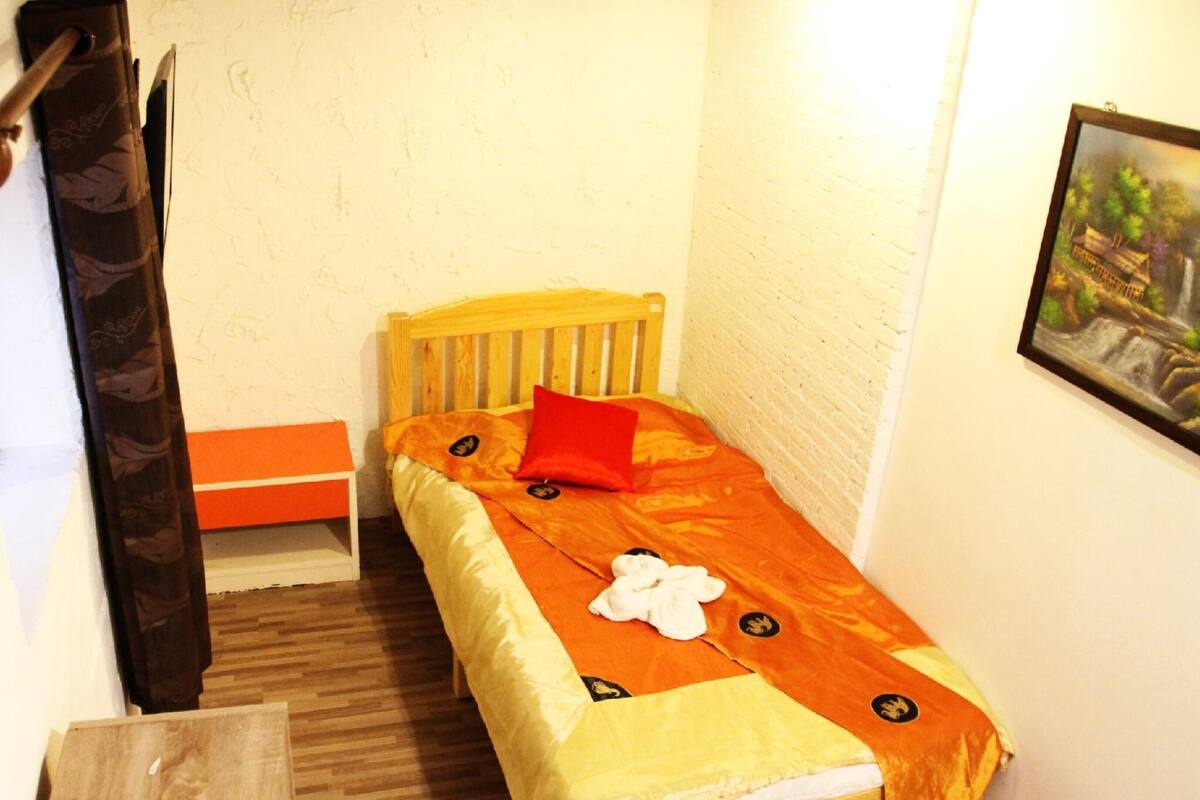 Deluxe Single Room | WiFi (free), bed sheets