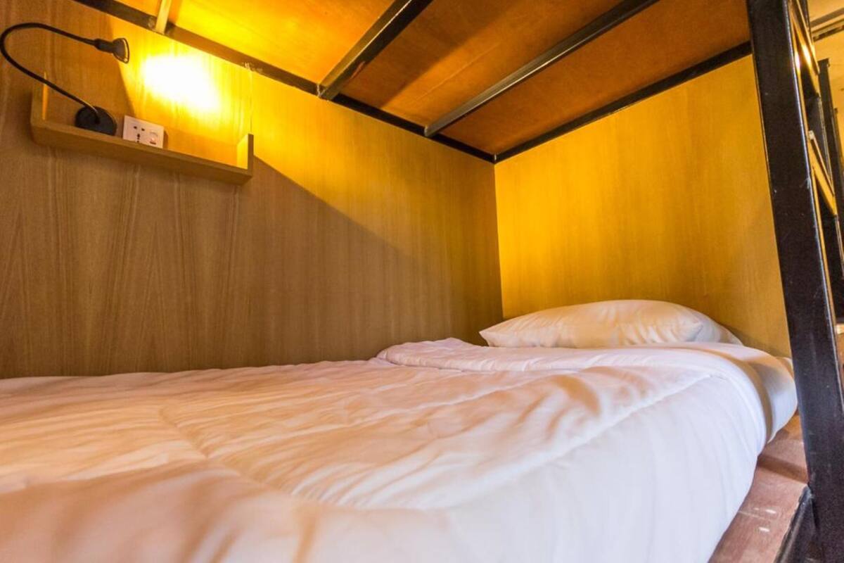 WiFi (free), bed sheets