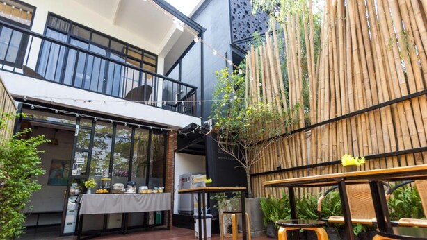 Front of property - Z's Hostel at Tha Phae Gate (Chiang Mai)