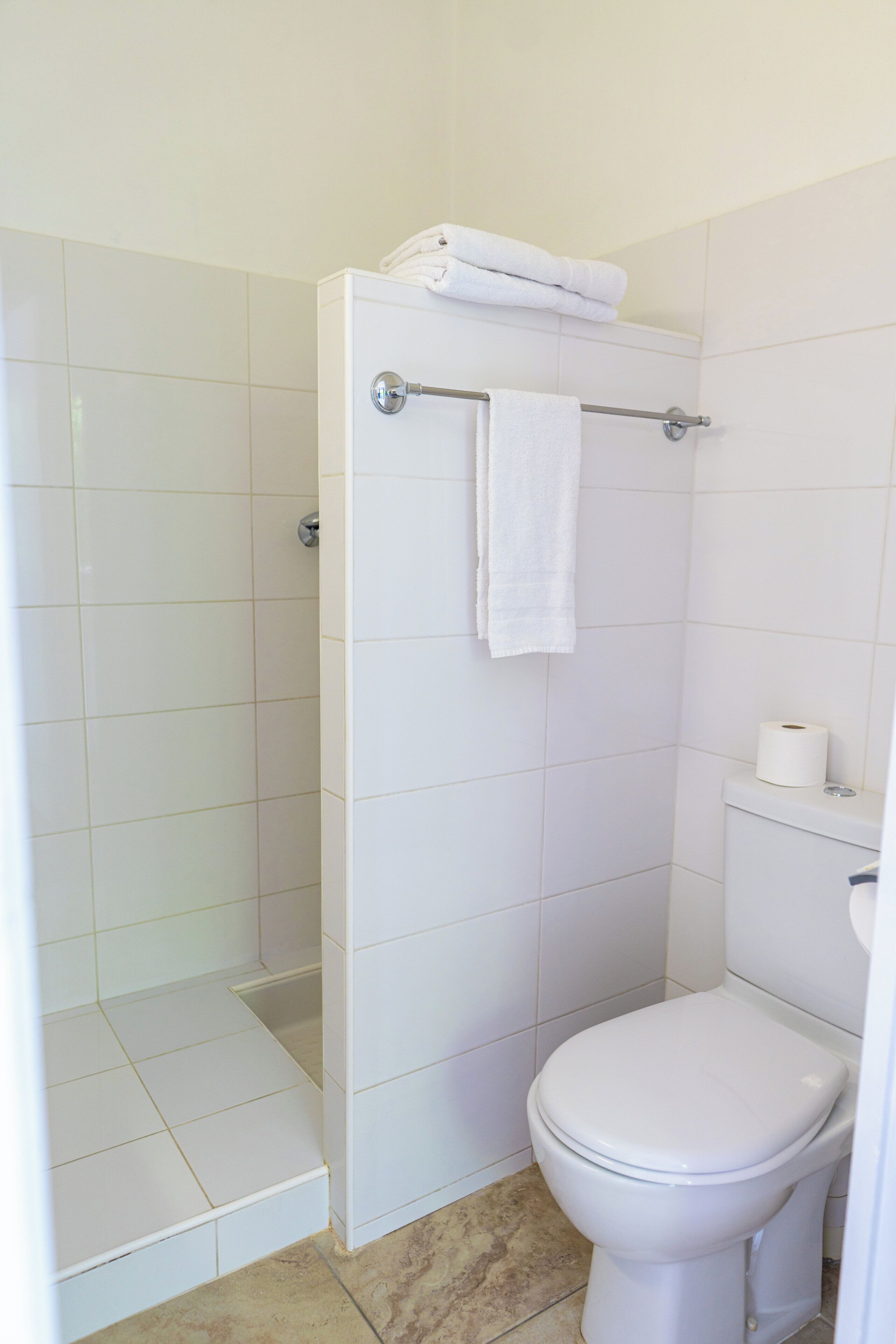 superior room, garden view | bathroom | free toiletries, hair dryer, towels