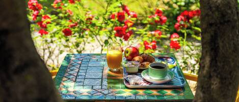 Petit déjeuner buffet (11.50 EUR par personne)