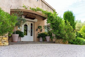 Front of property - Hôtel Les Oliviers (Draguignan)