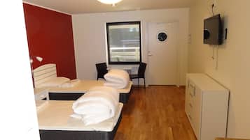 Classic dubbelrum - privat badrum - utsikt mot golfbanan | ExtrasÀngar, gratis wi-fi och sÀngklÀder