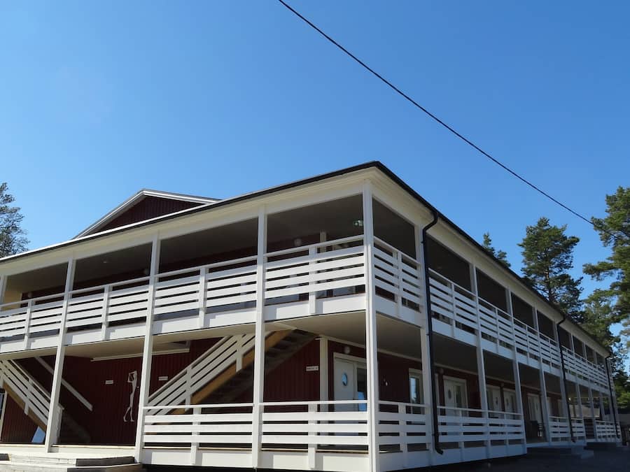 Vista frontal de la propiedad