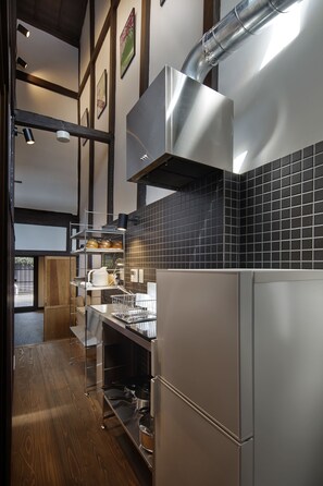 Fridge, microwave, stovetop, coffee/tea maker - Kiyomizu Gojo Ntei (Kyoto)