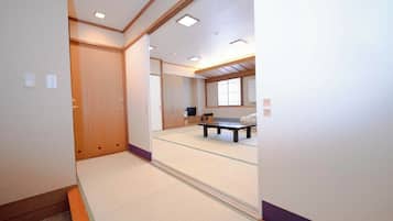 Japanese Style Room 15 Tatami | Free WiFi, bed sheets