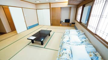Habitación tradicional, no fumadores (Japanese Style Room 15 Tatami ) | Wifi gratis y ropa de cama