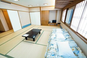 트래디셔널룸, 금연 (Japanese Style Room 15 Tatami ) | 무료 WiFi, 침대 시트