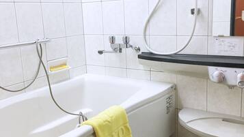 Chambre Tradition (Japanese Style, 10 Tatami-mats) | Salle de bain | Ensemble douche/baignoire, articles de toilette gratuits