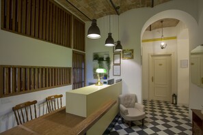 Check-in/check-out kiosk - Hotel Cathrine (Rome)
