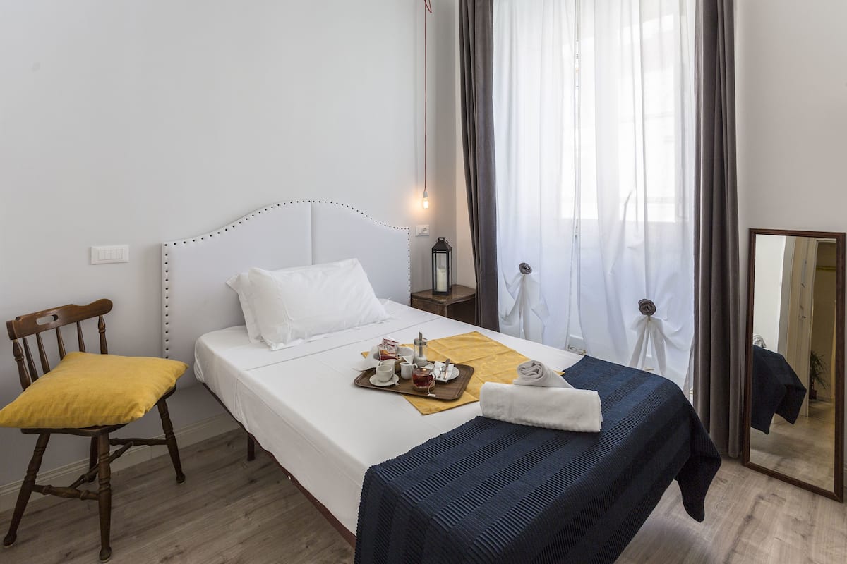 Singola Standard, 1 camera da letto, bagno privato | Una scrivania, ferro/asse da stiro, letti aggiuntivi (a pagamento)