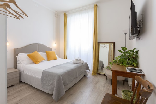 Standard Double Room, 1 Bedroom, Private Bathroom | Desk, iron/ironing board, rollaway beds, free WiFi - Hotel Cathrine (Rome)