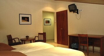 Double Room Single Use | Desk, free cribs/infant beds, free WiFi