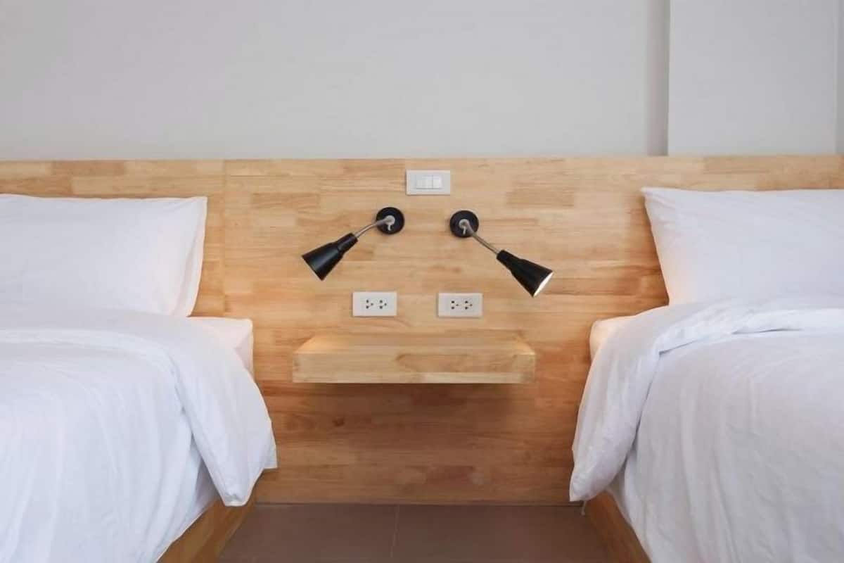 Desk, free WiFi