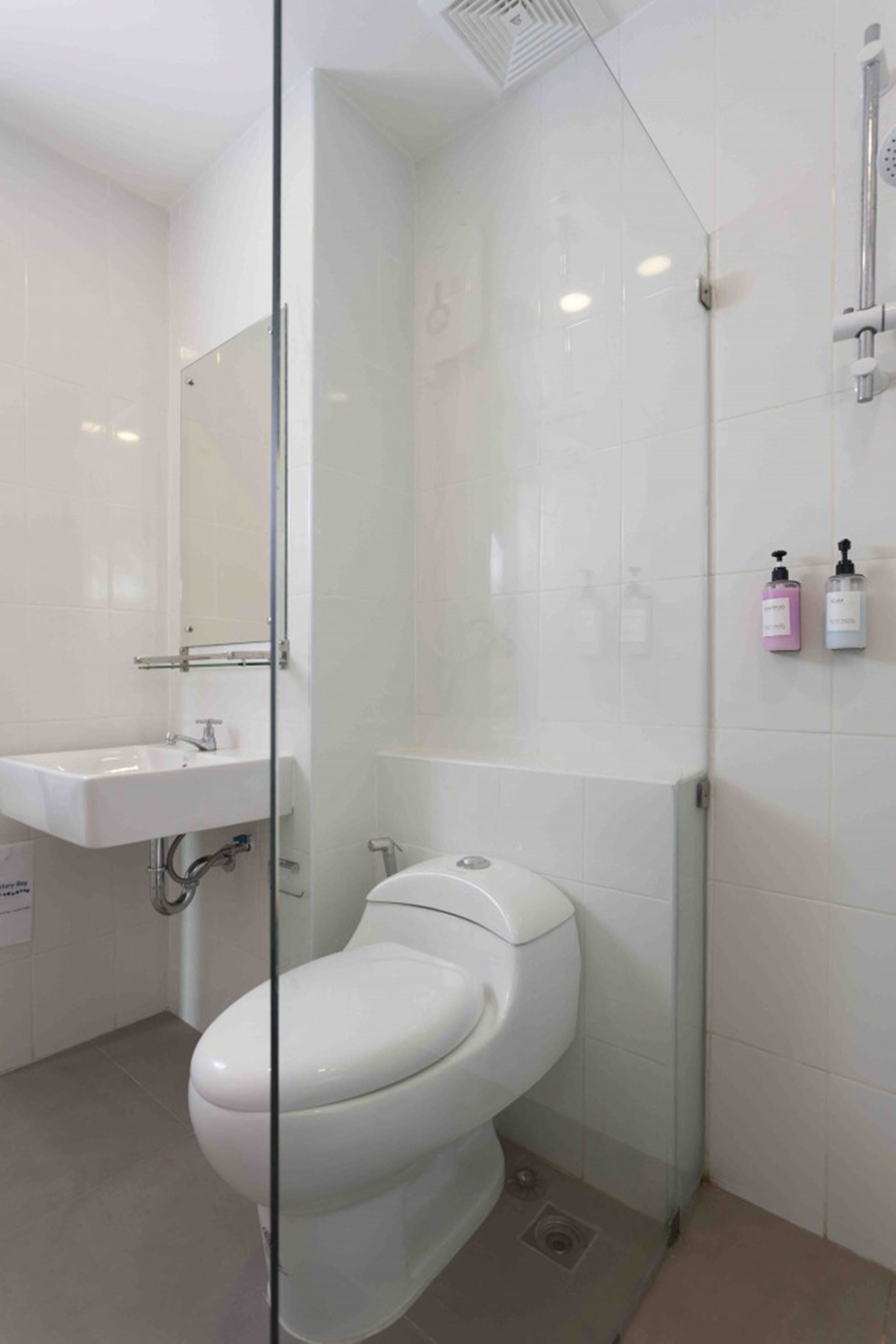 shower, free toiletries, towels