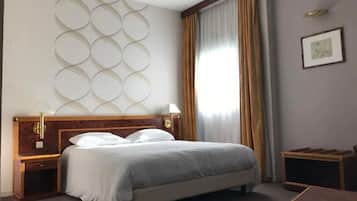 Family Room | Desk, soundproofing, free WiFi, wheelchair access