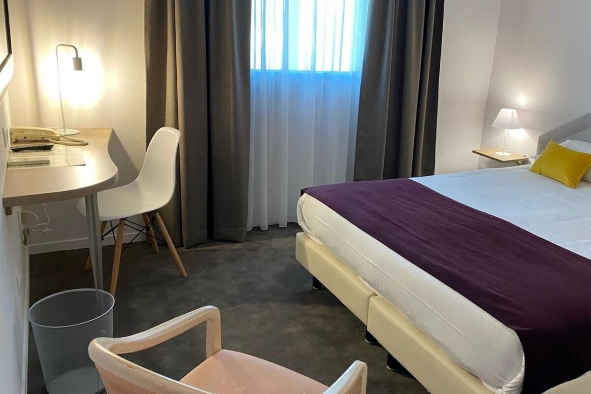 Standard Double Room | Desk, soundproofing, WiFi (free)