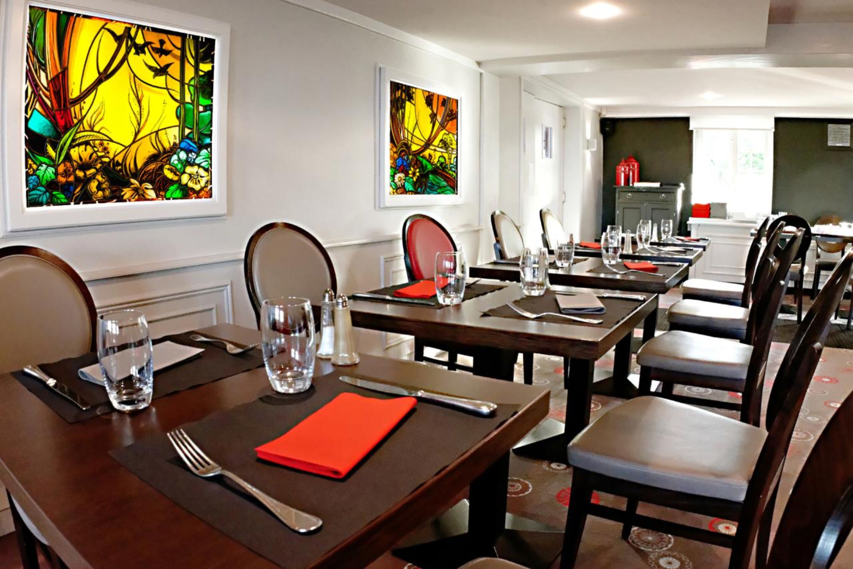 lunch and dinner served, french cuisine