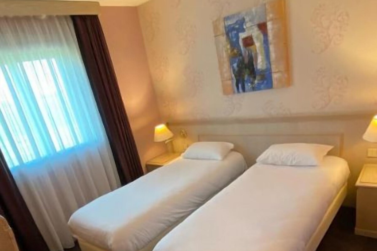 Standard Twin Room | Desk, soundproofing, WiFi (free)