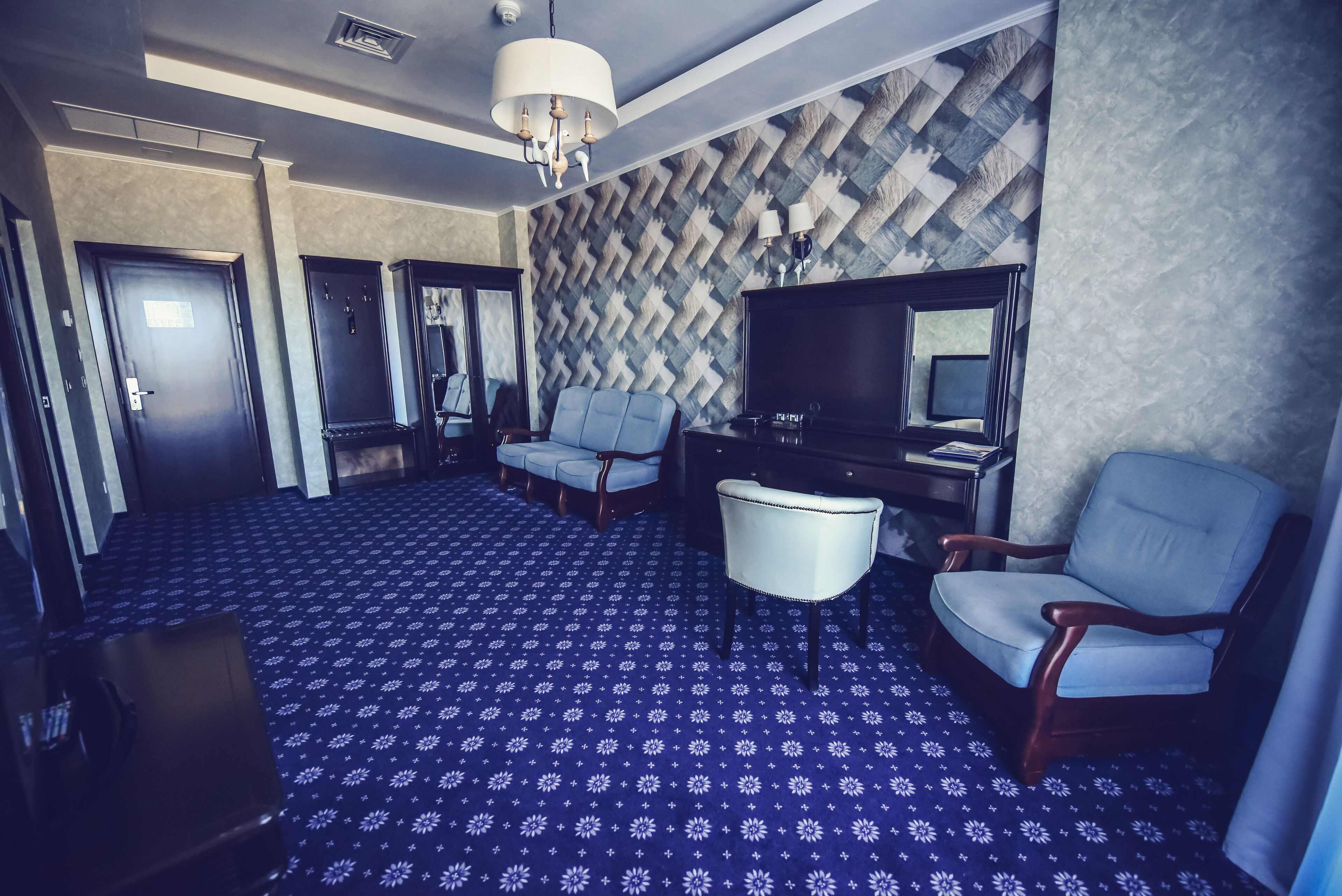 suite 4 stars | living area | flat-screen tv