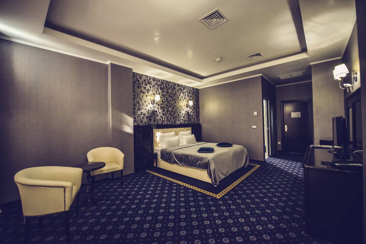 Double Room 4 Stars | Minibar, in-room safe, desk, WiFi (free)
