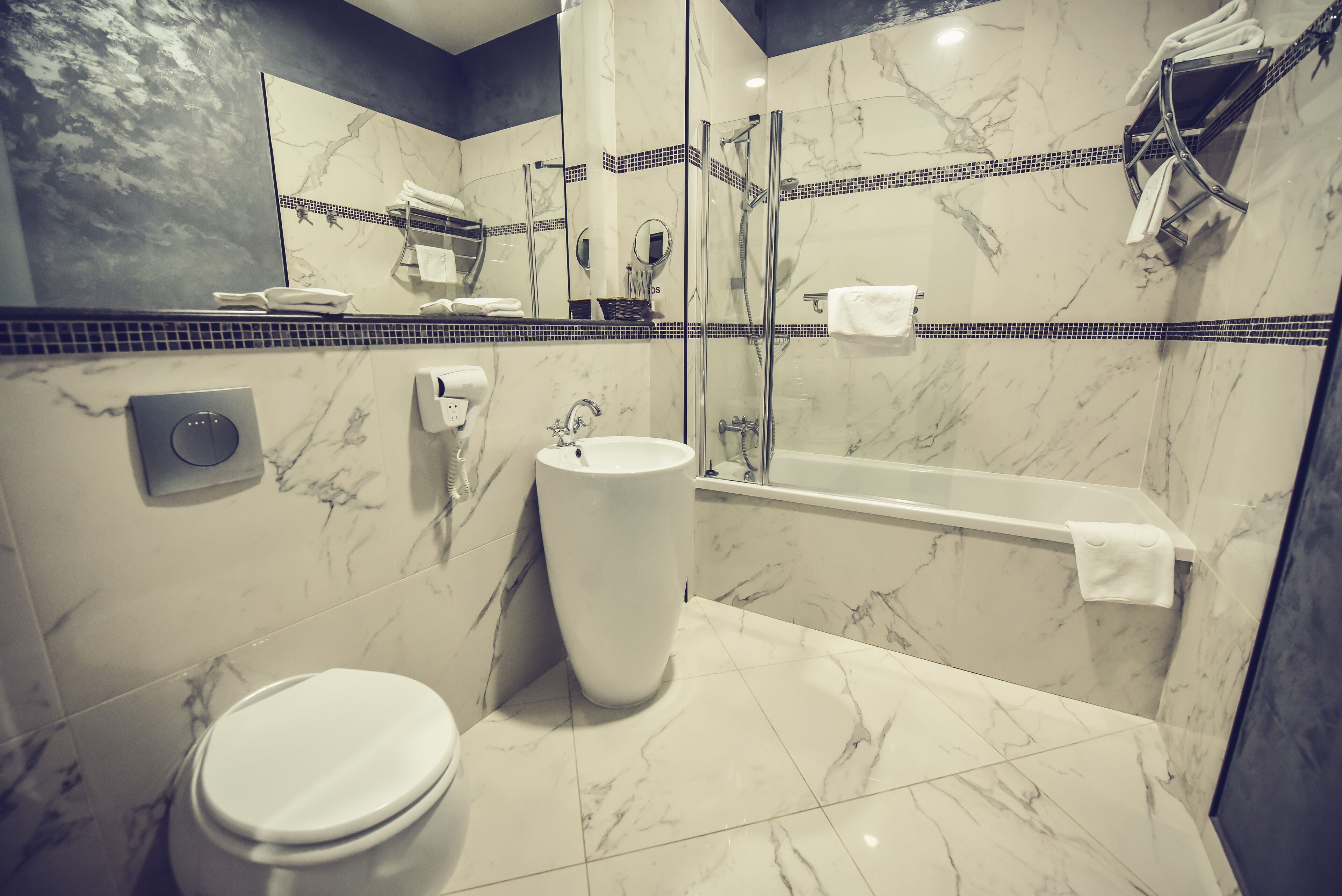 suite 4 stars | bathroom | shower, hair dryer, dressing gowns, slippers