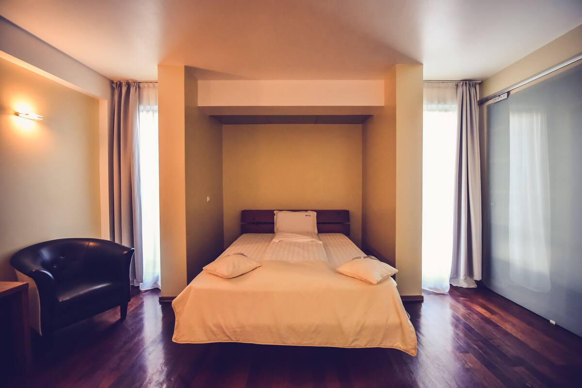 Double Room 3 Stars | Minibar, in-room safe, desk, WiFi (free)